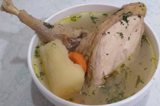 caldo de gallina criolla