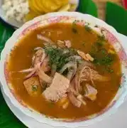 El encebollado de pescado es una tradición que conquista